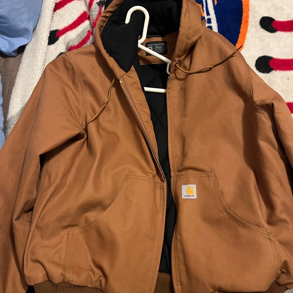 Carhartt J140 Coat Mens size Medium used in very good condition!